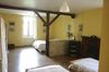 La chambre jaune fait 30m2 et peut accueillir une famille, ou les enfants de la maison - elle se trouve au rez de chauss�e