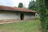 Si vous prenez le premier chemin � gauche de notre maison, apr�s 50 m�tres environ, vous pourrez admirer le lavoir de villon